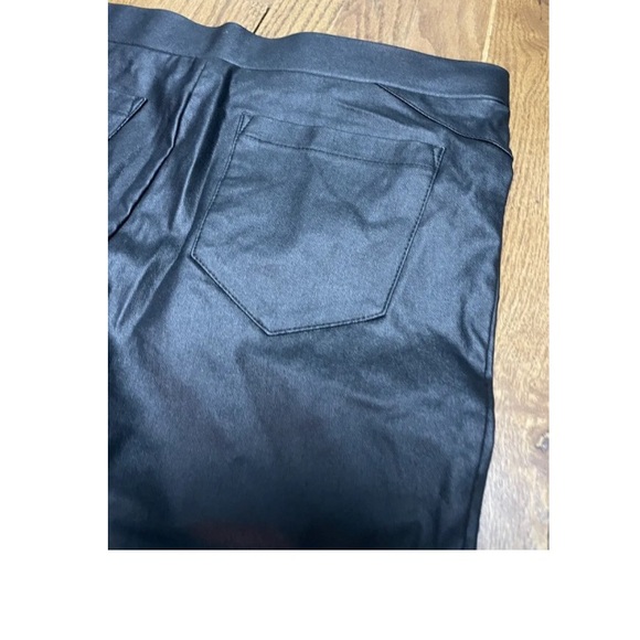 Black Vegan Leather Skinny Pants Leggings NWOT - Picture 4 of 5